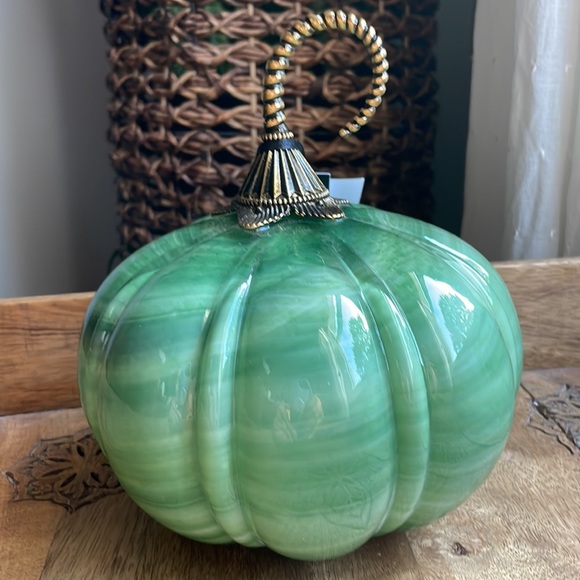 🍁HP🍁Gorgeous green Handblown Glass Pumpkin Decor ✨ NWT ✨ - Picture 5 of 13